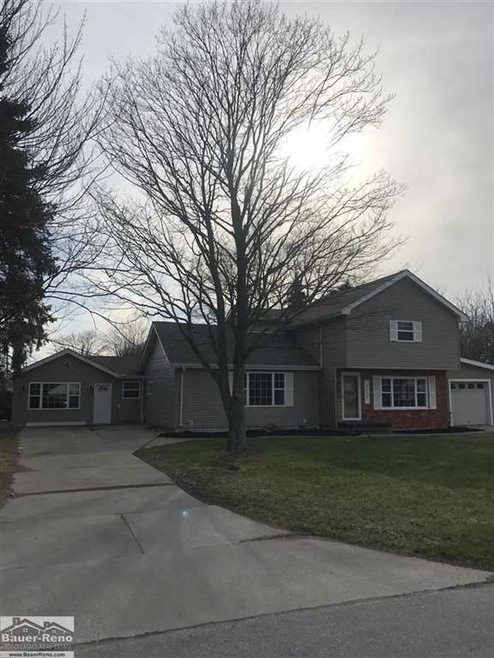 2555 Robbins Ct, Port Huron, MI 48060 - photo 1