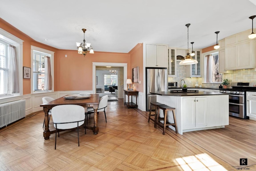 Sold $3,270,000 • Co-Listing Agent