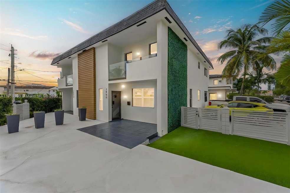 7996 Crespi Blvd unit 4, Miami Beach, FL 33141 - photo 1