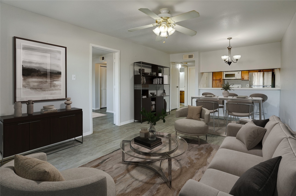 3015 Walnut Bend Ln unit 35, Houston, TX 77042 - photo 1