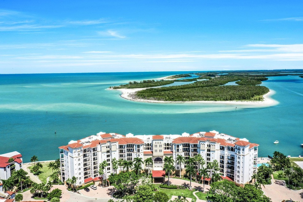700 La Peninsula Blvd #206, Naples, FL 3