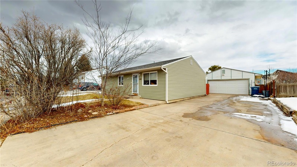 986 Kalispell St, Aurora, CO 80011 - photo 1