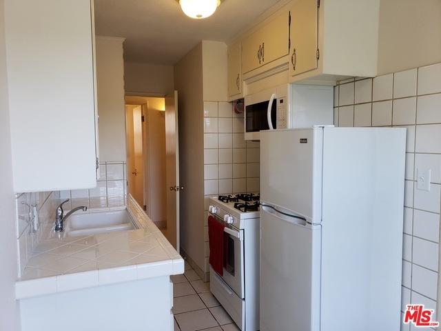 1828 S Rimpau Blvd, Los Angeles, CA 90019 - photo 1