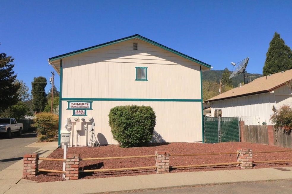 223 Cedar St, Rogue River, OR 97537 - photo 1