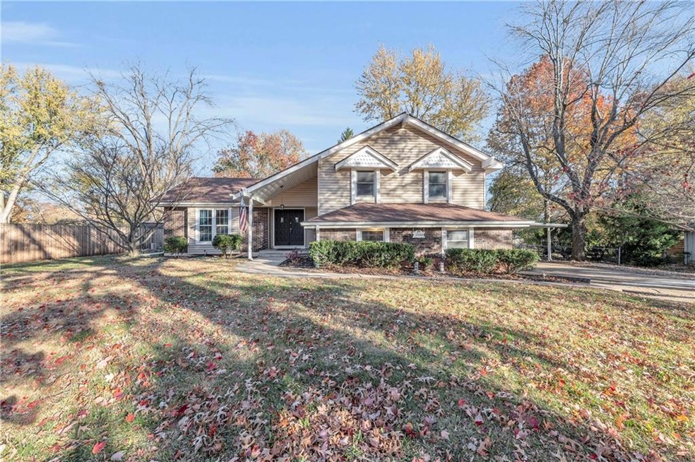 10933 Poplar Ave, Kansas City, MO 64137 - photo 1