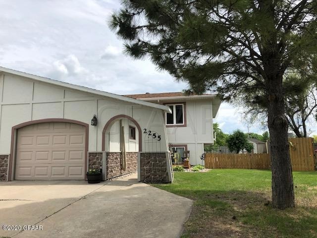 2255 Springbrook Ct, Grand Forks, ND 58201 - photo 1