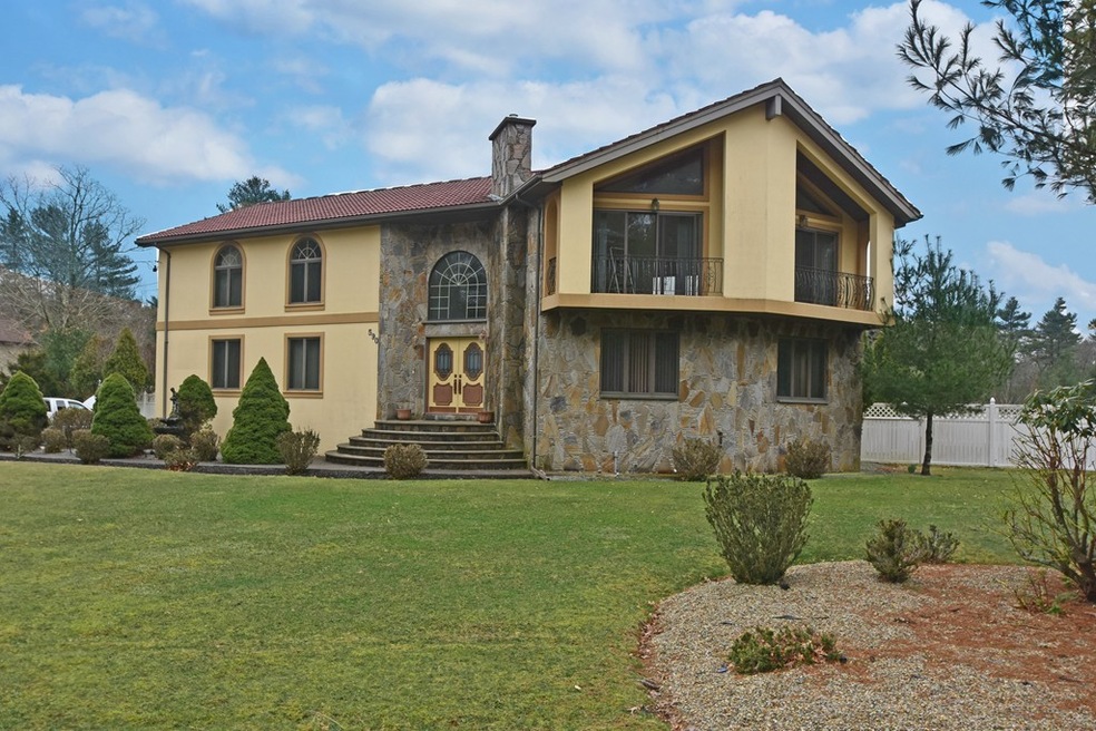 590 Mohawk Dr, Westport, MA 02790 - photo 1