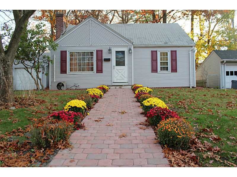 30 Guilford Dr, Warwick, RI 02886 - photo 1