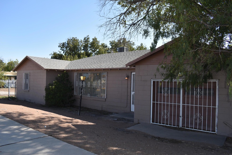 7332 N Loop Dr, El Paso, TX 79915 - photo 1