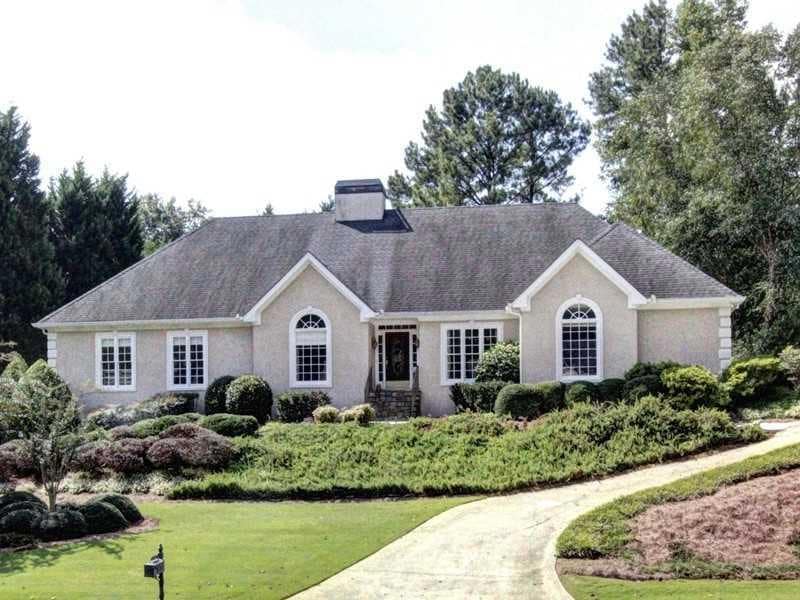 Exterior Front. Light and bright beautifully trimm