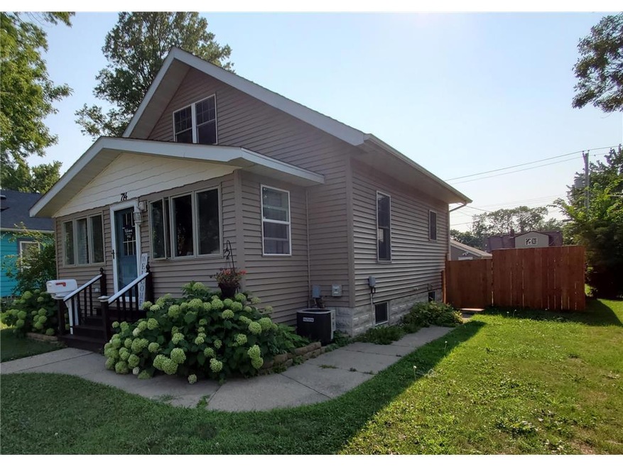 Front- vinyl siding, central air