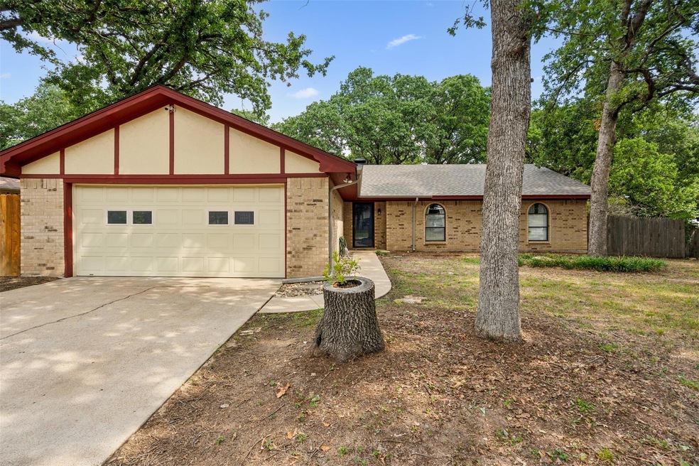 108 Camelot Dr, Weatherford, TX 76086 - photo 1