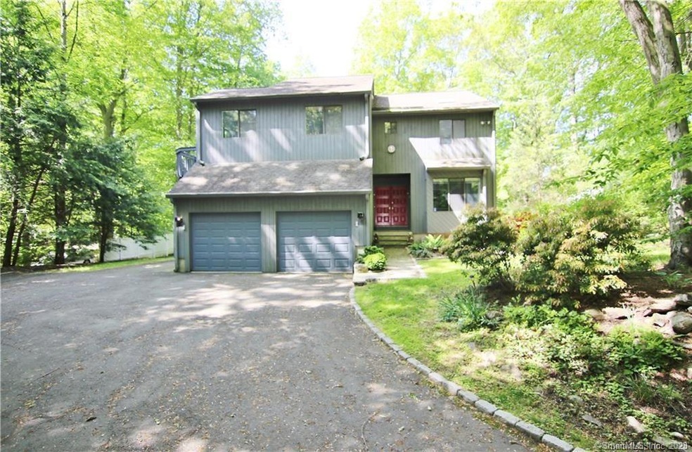 10 Nursery Ct, Norwalk, CT 06850 - photo 1