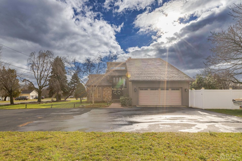 16 Delar Pkwy, Franklin Park, NJ 08823 - photo 1