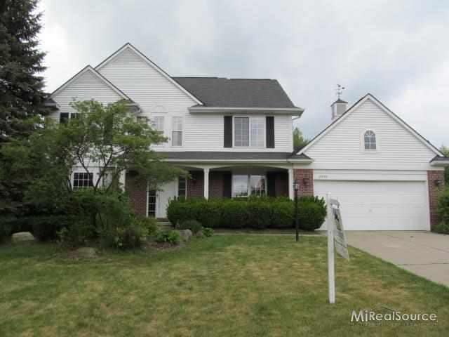 2898 Treyburn Ln, West Bloomfield, MI 48324 - photo 1