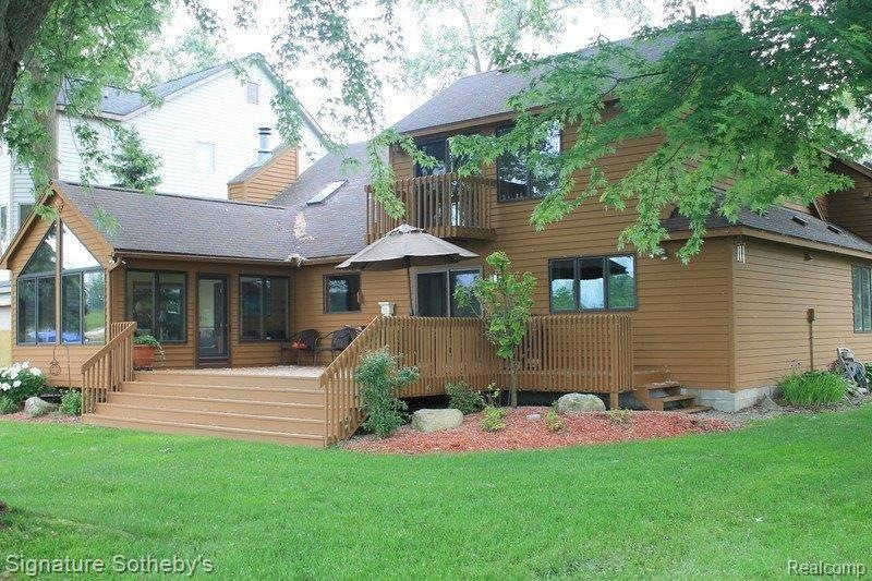 1943 Windside Dr, West Bloomfield, MI 48324 - photo 1