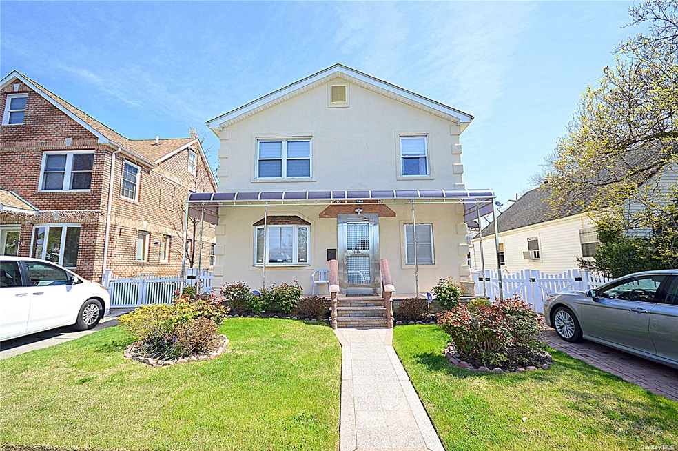 7655 264th St, Glen Oaks, NY 11004 - photo 1