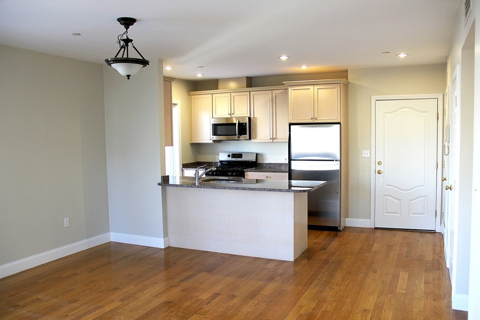 1522 Vfw Pkwy unit 303, West Roxbury, MA 02132 - photo 1