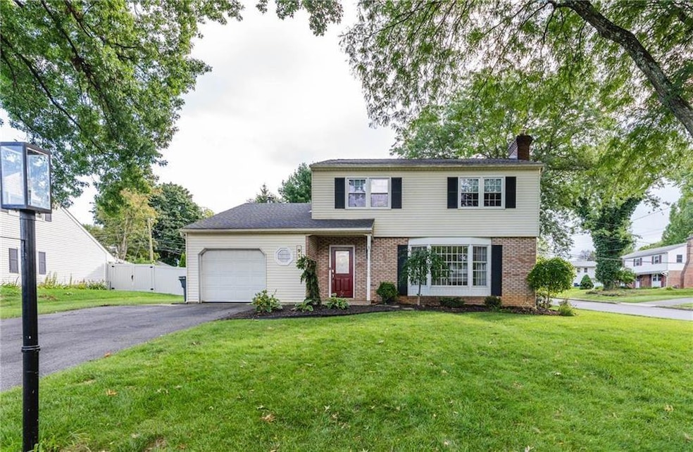 916 N 3rd St, Emmaus, PA 18049 - photo 1