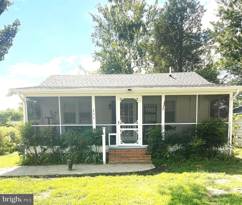 711 Lossing Ave, Colonial Beach, VA 22443 - photo 1