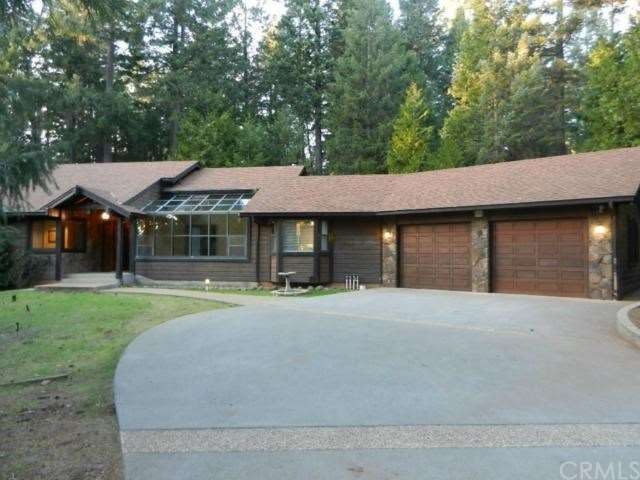 Custom built home nestled in the Singing Pines!