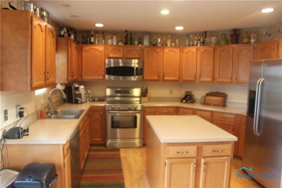 701 Tarra Oaks Dr, Findlay, OH 45840 - photo 1