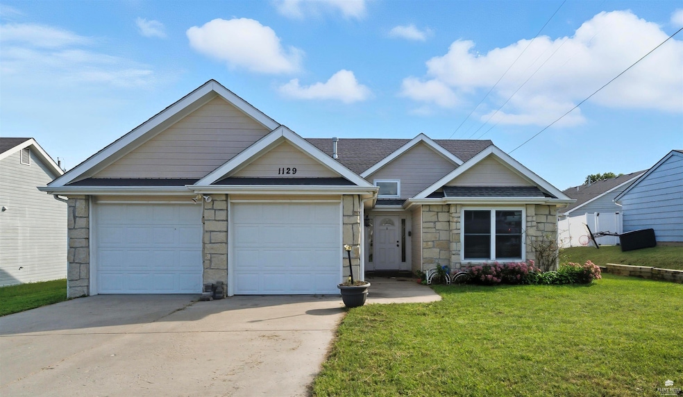 1129 W 20th Cir, Junction City, KS 66441 - photo 1