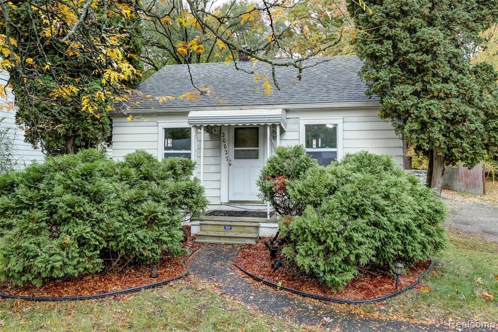 20827 Midway Avenue, Southfield, MI-1.jpg-FULL