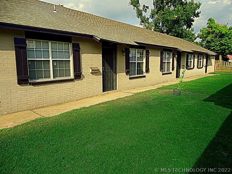 6116 S Madison Place unit A, Tulsa, OK 74136 - photo 1
