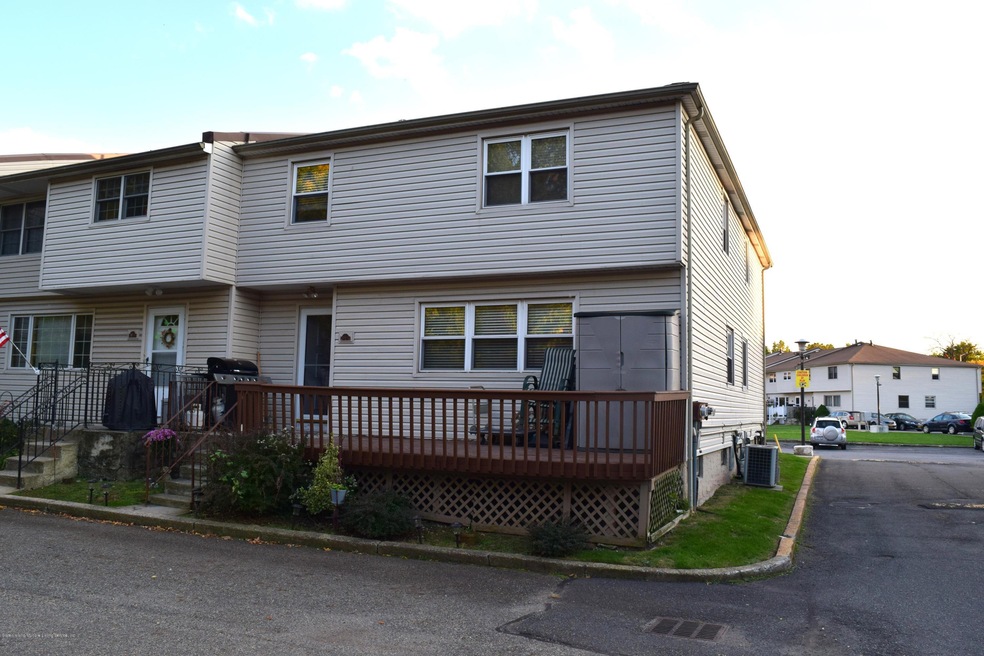 491 Willow Rd E, Staten Island, NY 10314 - photo 1