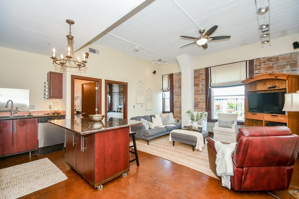Welcome home to this stunning >1,000 sq.ft. condo