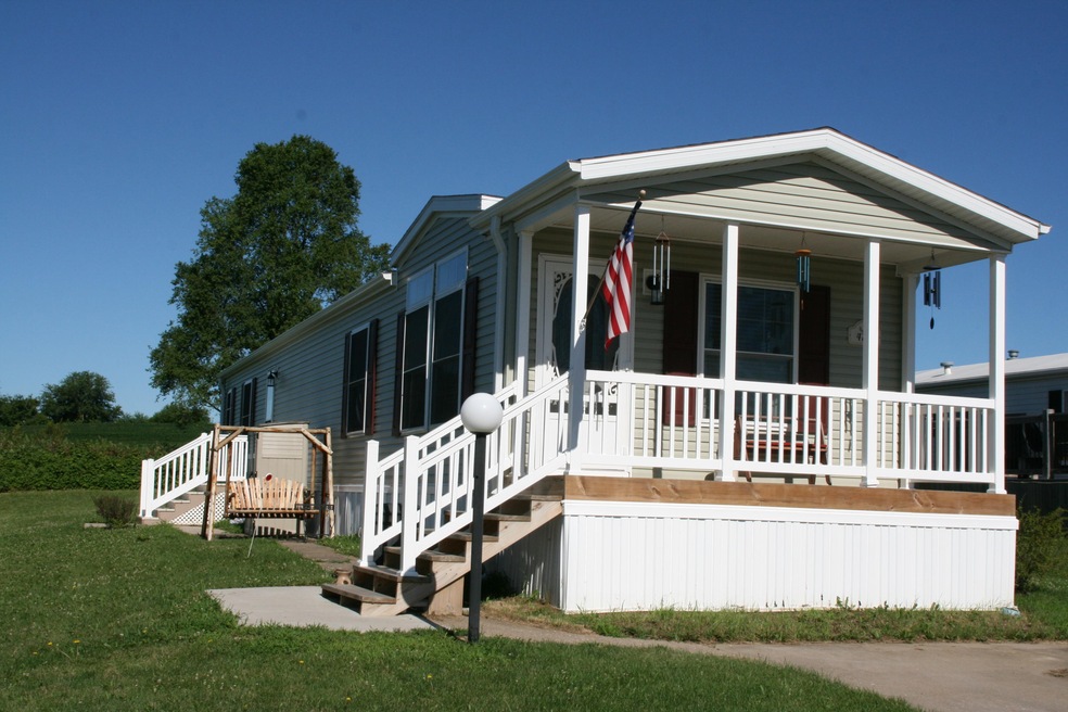 4716 Wooddale Dr, Davenport, IA 52806 - photo 1