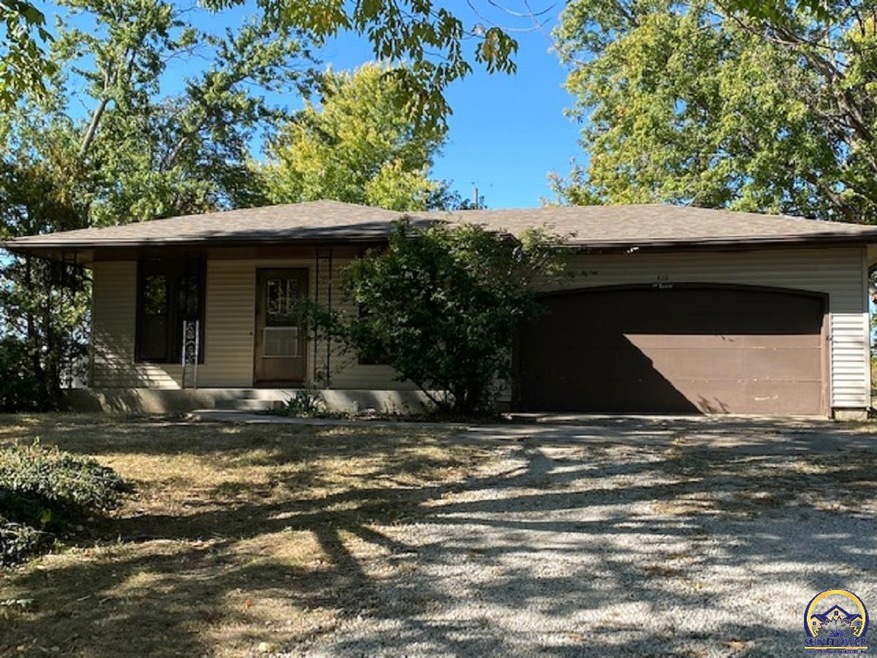 609 Pierce St, Maple Hill, KS 66507 - photo 1
