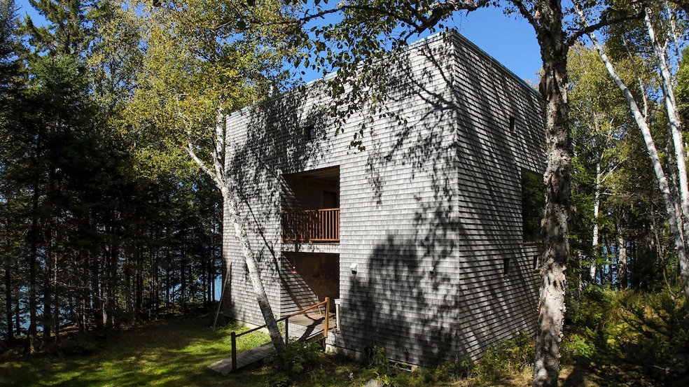 85 E SIDE RD EXTERIOR (57)