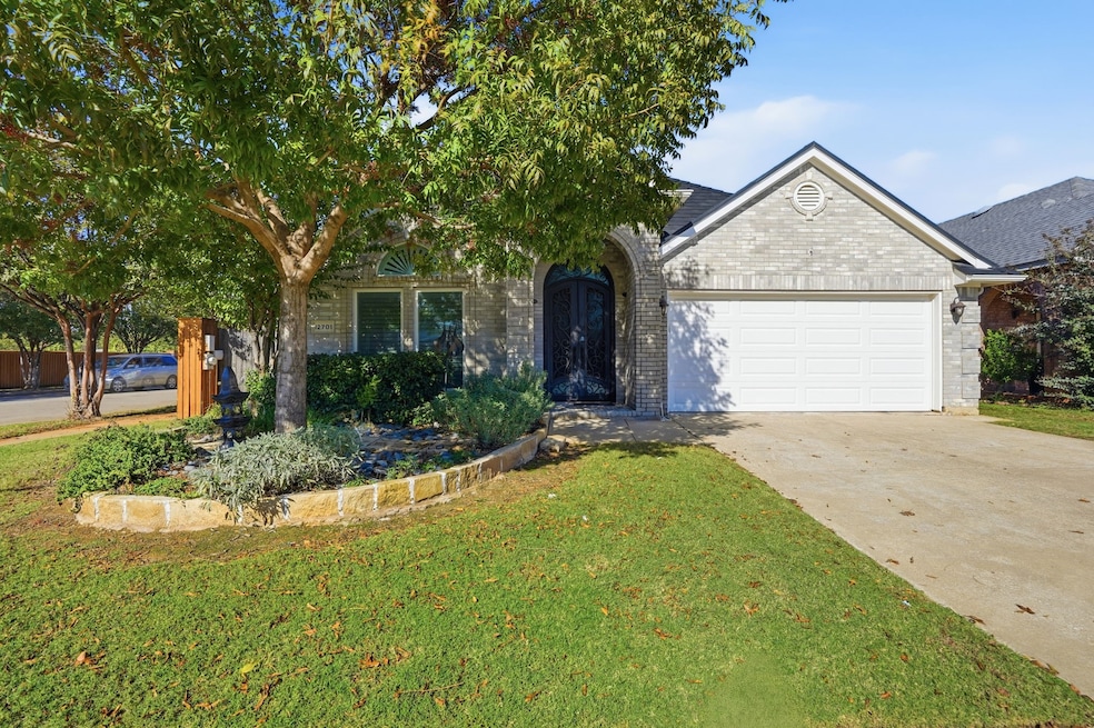 12701 Beech Tree Ln, Euless, TX 76040 - photo 1