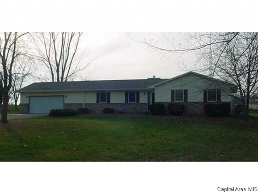 115 W Point Dr, Jacksonville, IL 62650 - photo 1
