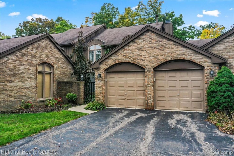 Hommati.com-30515_Oakview_Way_MI-10-08-2021-7