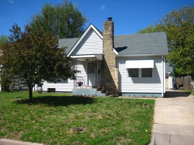 A style with curb appeal! AND vinyl siding that wo