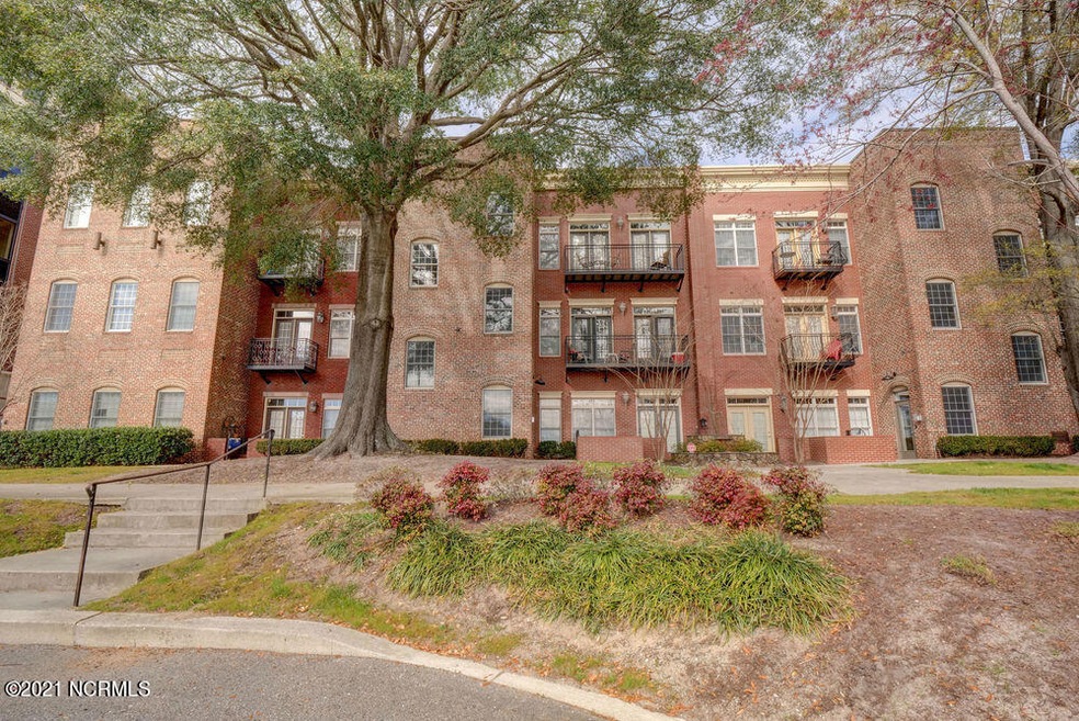715 N 4th St unit 302, Wilmington, NC 28401 - photo 1
