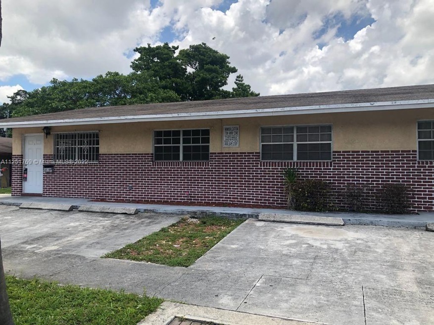 990 Phippen Waiters Rd unit 2, Dania, FL 33004 - photo 1