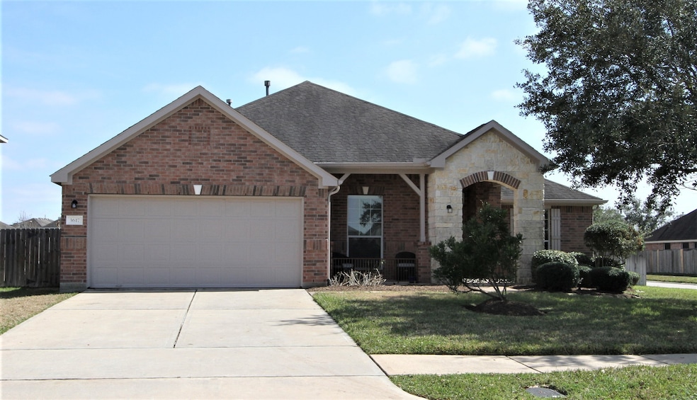 3617 Canterbury Park Dr, Pearland, TX 77584 - photo 1