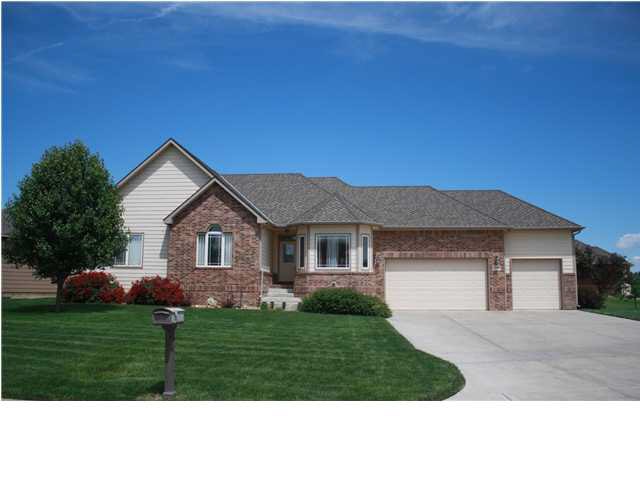 Welcome Home! Sparkling Clean! This amazing ranch 