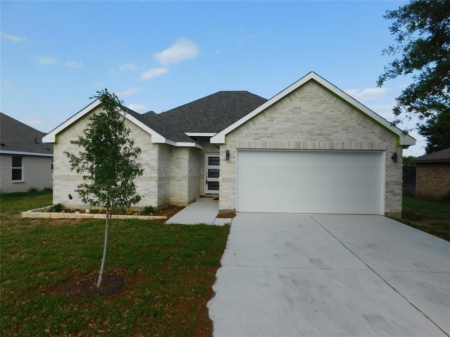 3100 S Cardinal St, Ennis, TX 75119 - photo 1