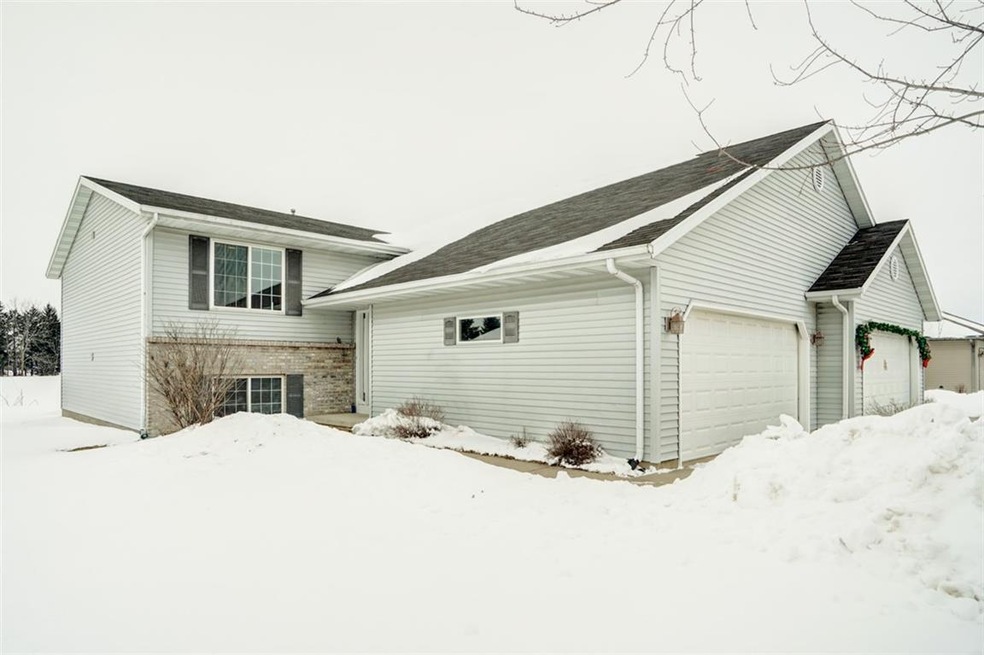 112 4th St, Brooklyn, WI 53521 - photo 1