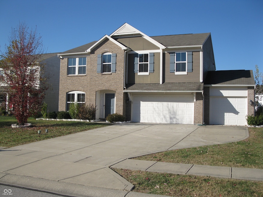 2220 Mcgregor Ct, Avon, IN 46123 - photo 1