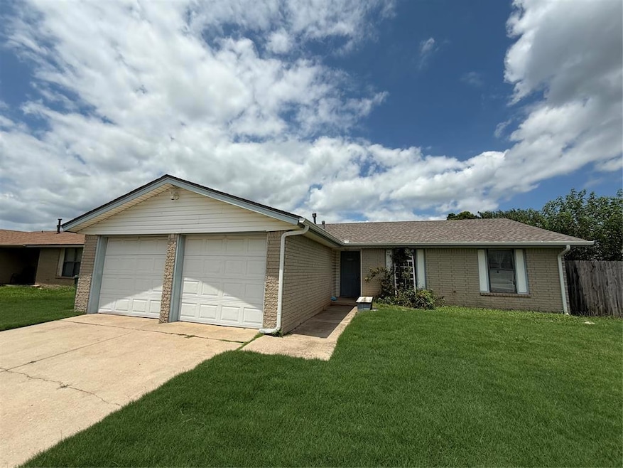 1071 Raintree Mansion, Yukon, OK 73099 - photo 1