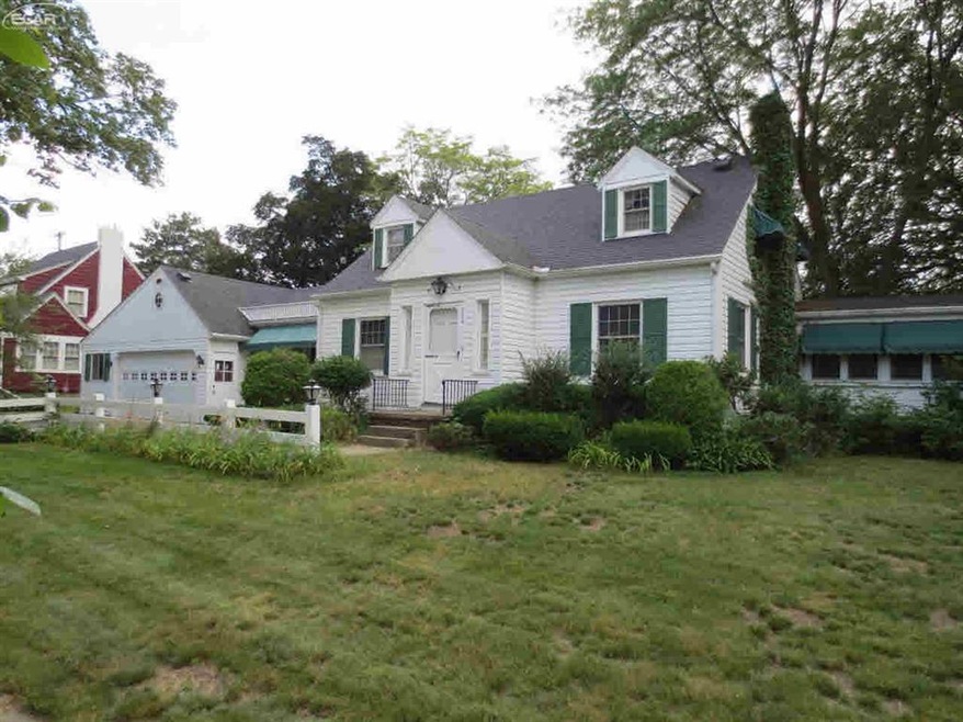 702 Maxine St, Flint, MI 48503 - photo 1