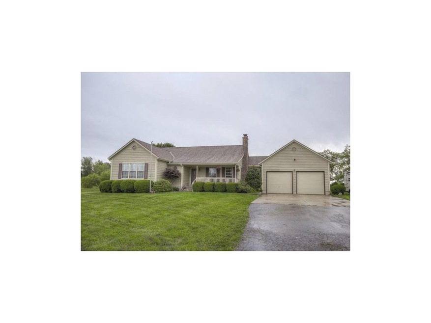 1405 Gore Rd, Raymore, MO 64083 - photo 1