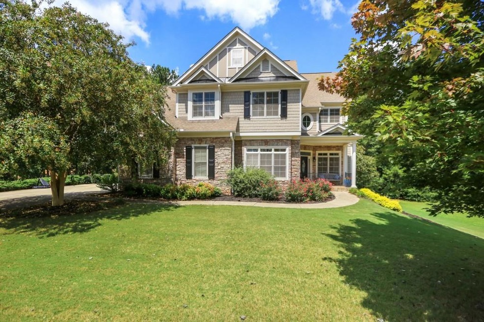 GORGEOUS HOME IN THE GEORGIAN! FULL FINISHED BASEMENT!