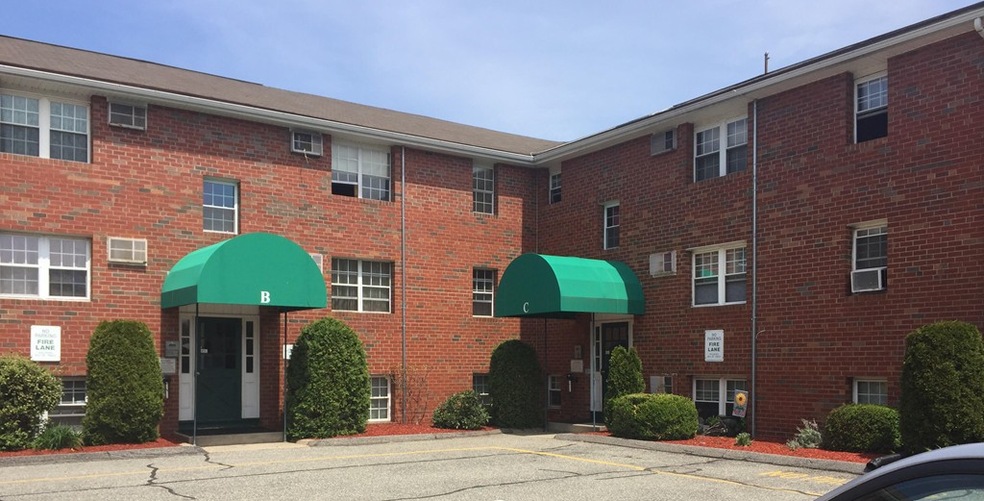 1304 Elm St unit 1B, West Springfield, MA 01089 - photo 1